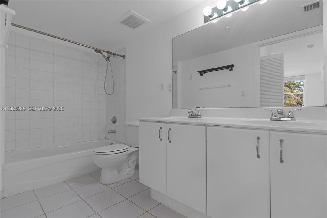 En Venta: $385,000 (2 camas, 2 baños, 1067 Pies cuadrados)
