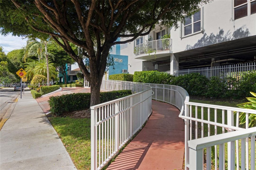En Venta: $385,000 (2 camas, 2 baños, 1067 Pies cuadrados)