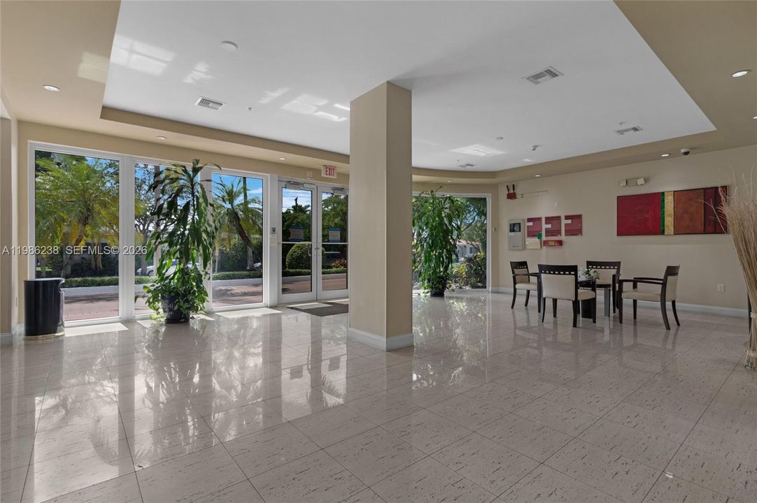 En Venta: $385,000 (2 camas, 2 baños, 1067 Pies cuadrados)