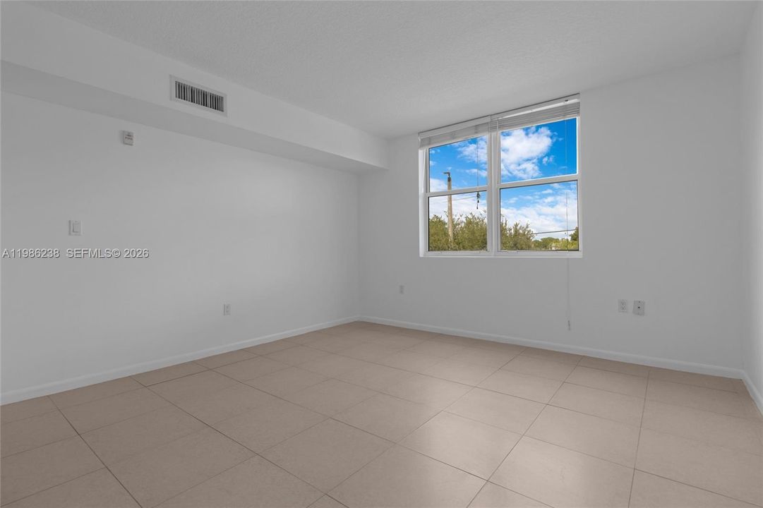 En Venta: $385,000 (2 camas, 2 baños, 1067 Pies cuadrados)
