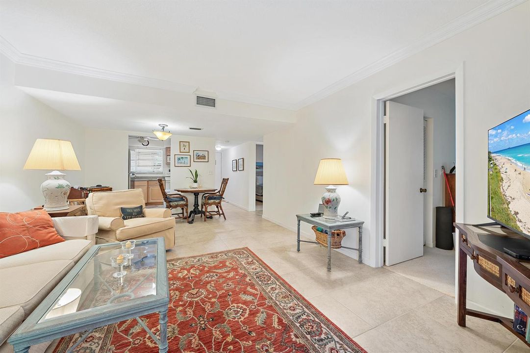 18081 SE Country Club Dr bldg 6 apt 51-1