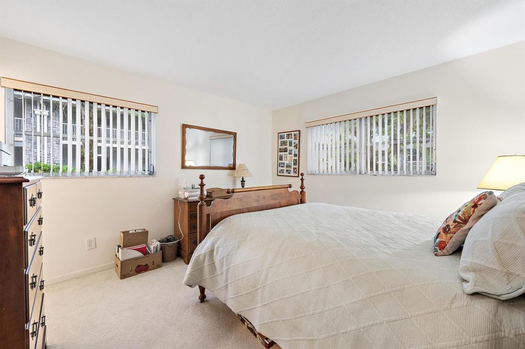 18081 SE Country Club Dr bldg 6 apt 51-5