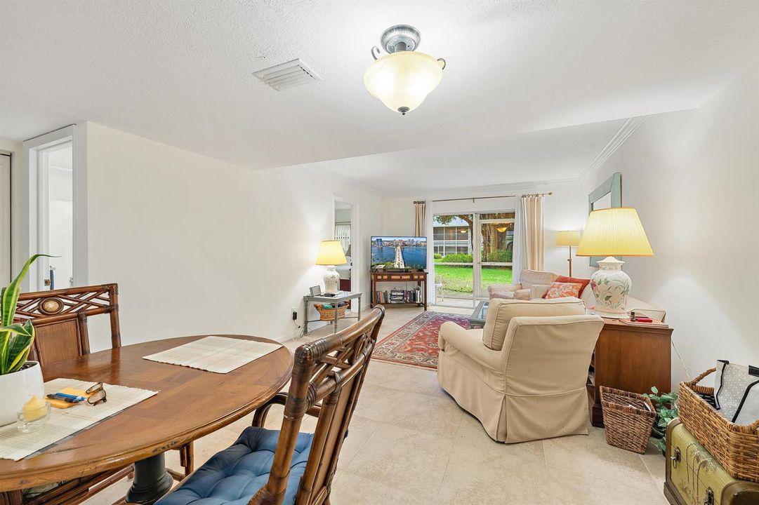 18081 SE Country Club Dr bldg 6 apt 51-1