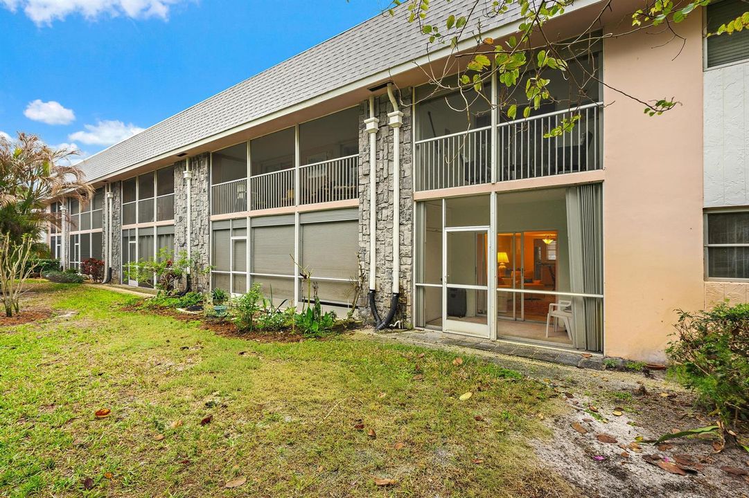 18081 SE Country Club Dr bldg 6 apt 51-1
