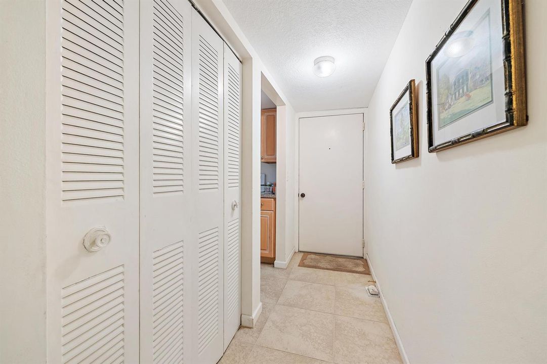 18081 SE Country Club Dr bldg 6 apt 51-2