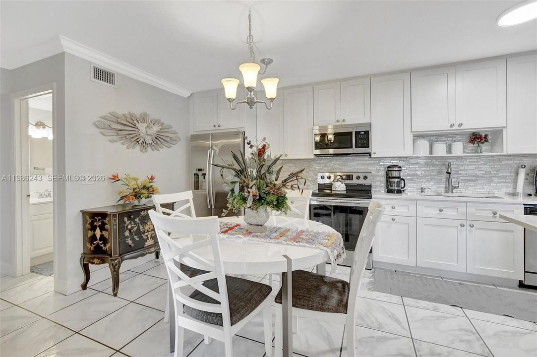 В аренду: $2,000 (2 спален, 2 ванн, 887 Квадратных фут)