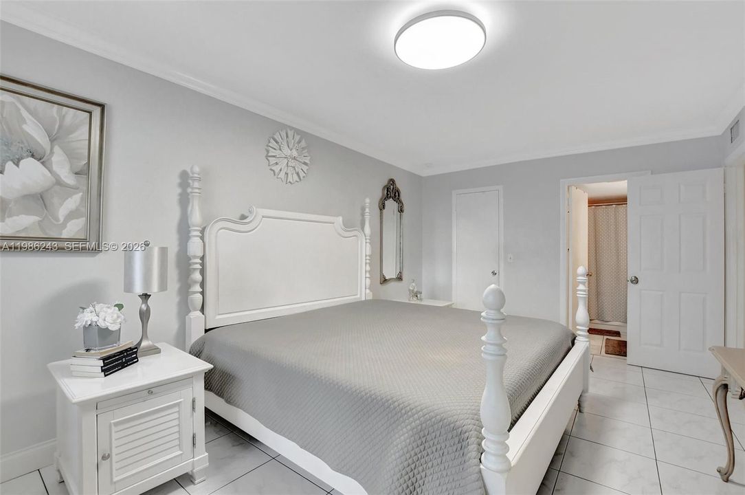 В аренду: $2,000 (2 спален, 2 ванн, 887 Квадратных фут)