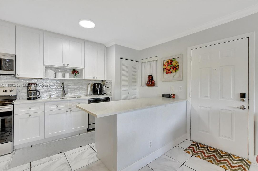 В аренду: $2,000 (2 спален, 2 ванн, 887 Квадратных фут)