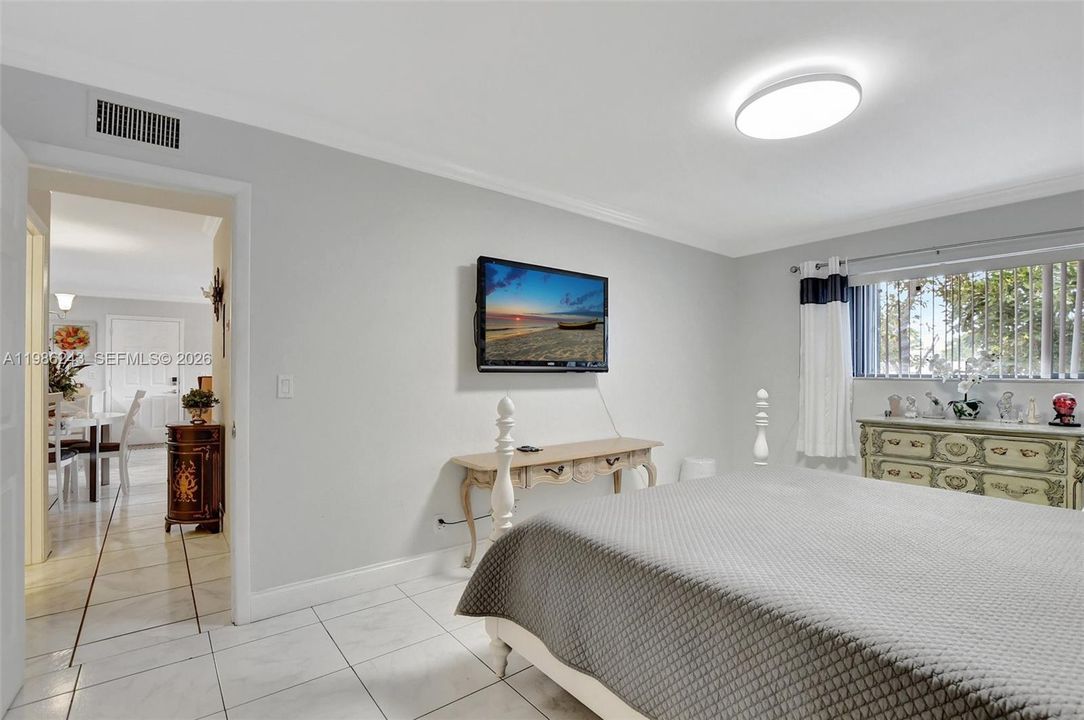 В аренду: $2,000 (2 спален, 2 ванн, 887 Квадратных фут)