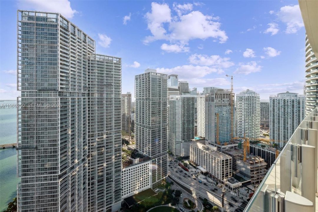 Activo con contrato: $13,950 (2 camas, 3 baños, 1819 Pies cuadrados)