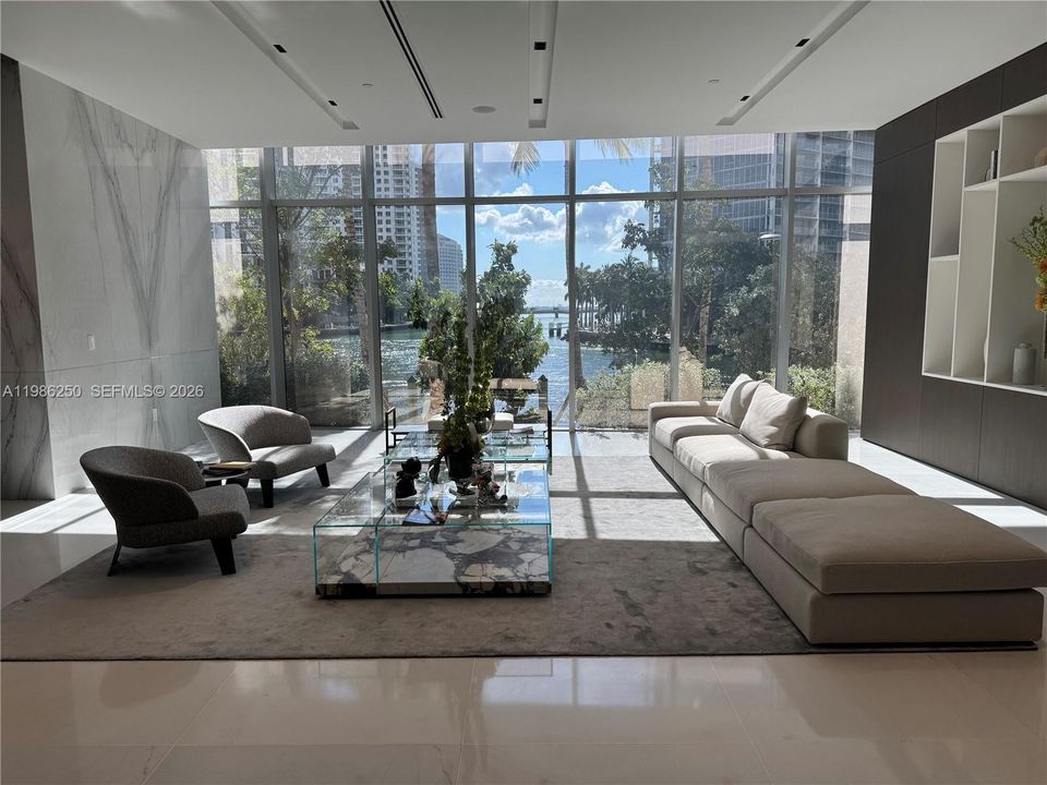 Activo con contrato: $13,950 (2 camas, 3 baños, 1819 Pies cuadrados)