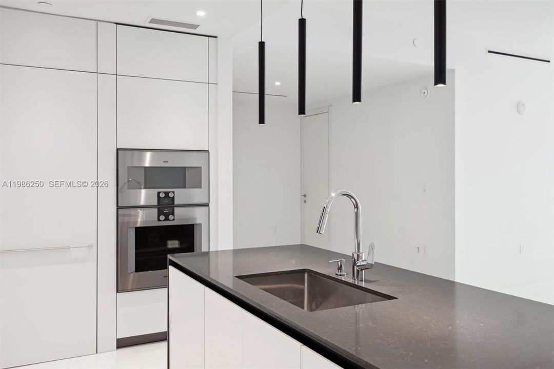 Activo con contrato: $13,950 (2 camas, 3 baños, 1819 Pies cuadrados)
