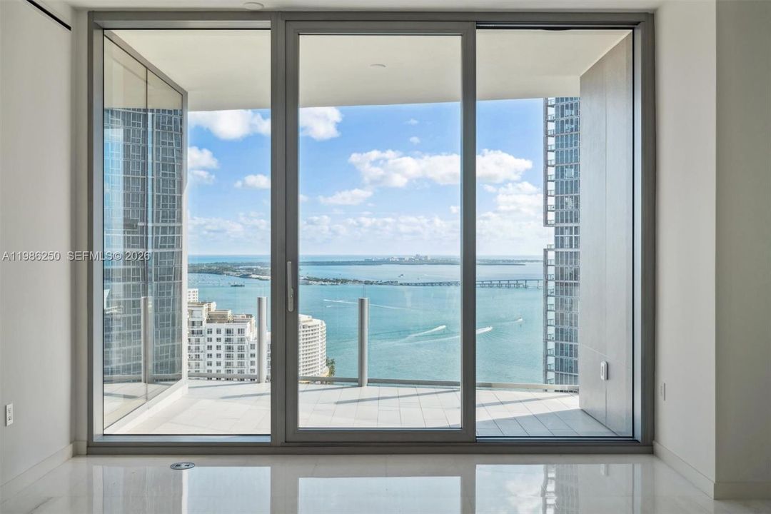 Activo con contrato: $13,950 (2 camas, 3 baños, 1819 Pies cuadrados)