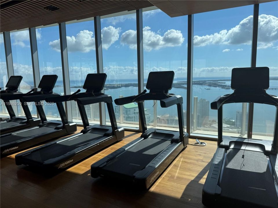 Activo con contrato: $13,950 (2 camas, 3 baños, 1819 Pies cuadrados)