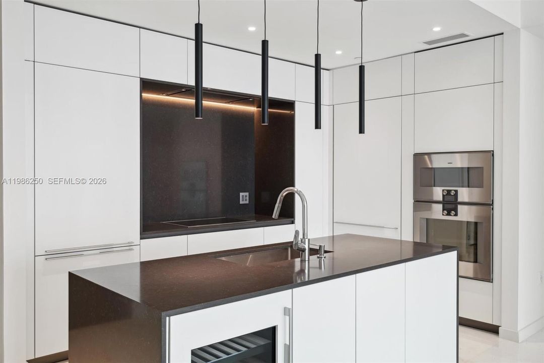 Activo con contrato: $13,950 (2 camas, 3 baños, 1819 Pies cuadrados)