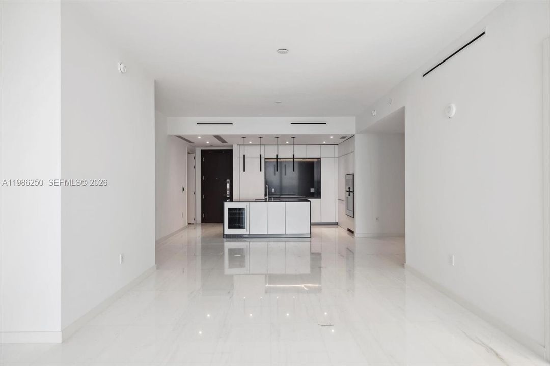 Activo con contrato: $13,950 (2 camas, 3 baños, 1819 Pies cuadrados)