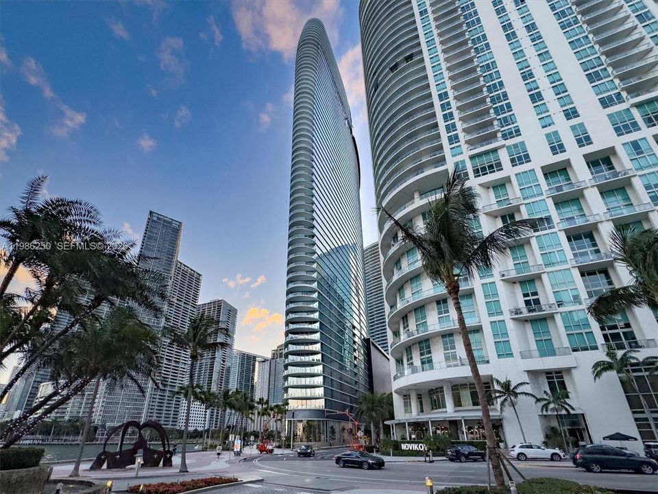 Activo con contrato: $13,950 (2 camas, 3 baños, 1819 Pies cuadrados)