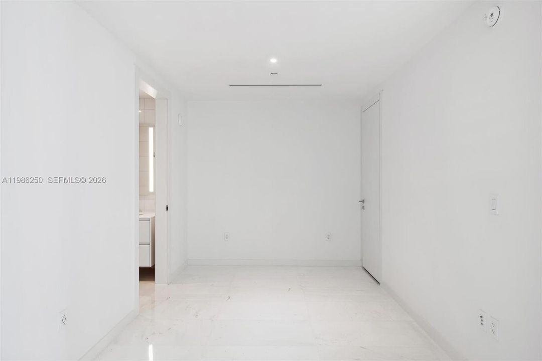 Activo con contrato: $13,950 (2 camas, 3 baños, 1819 Pies cuadrados)