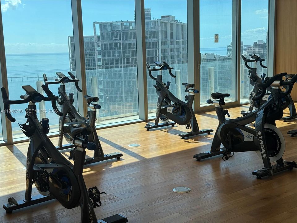 Activo con contrato: $13,950 (2 camas, 3 baños, 1819 Pies cuadrados)