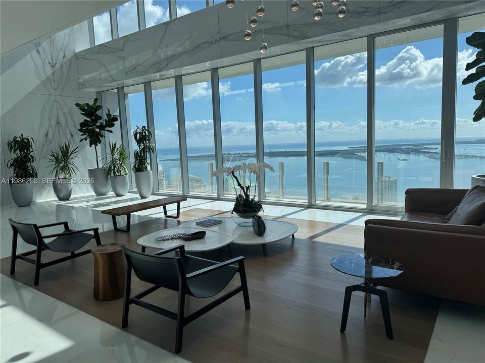 Activo con contrato: $13,950 (2 camas, 3 baños, 1819 Pies cuadrados)