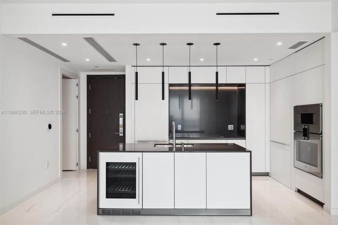 Activo con contrato: $13,950 (2 camas, 3 baños, 1819 Pies cuadrados)