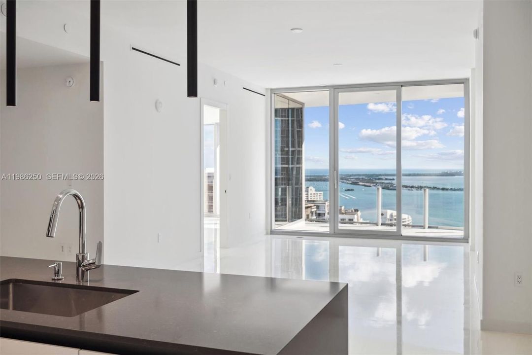 Activo con contrato: $13,950 (2 camas, 3 baños, 1819 Pies cuadrados)