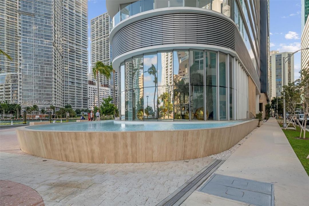 Activo con contrato: $13,950 (2 camas, 3 baños, 1819 Pies cuadrados)