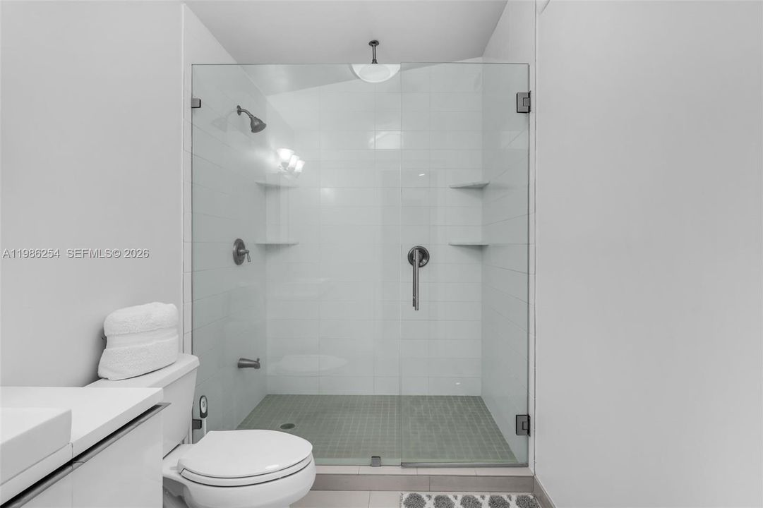 En Venta: $6,000,000 (1.54 acres)