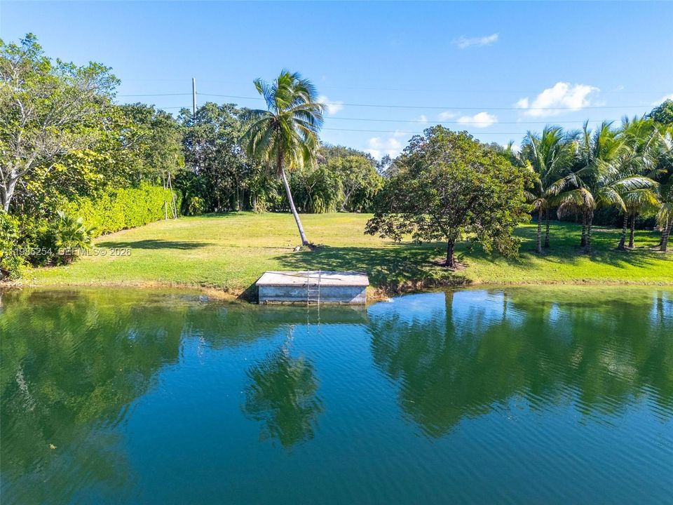 На продажу: $6,000,000 (1.54 acres)