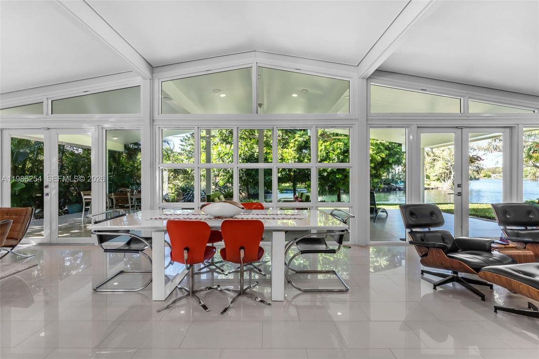 En Venta: $6,000,000 (1.54 acres)