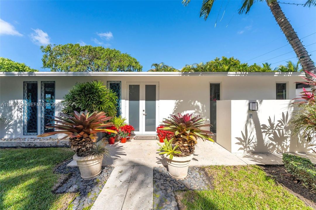 En Venta: $6,000,000 (1.54 acres)