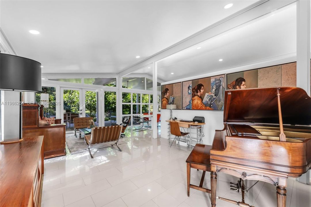 En Venta: $6,000,000 (1.54 acres)