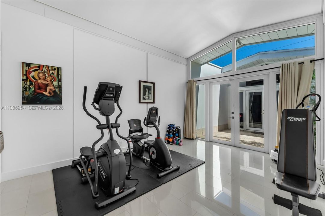 En Venta: $6,000,000 (1.54 acres)