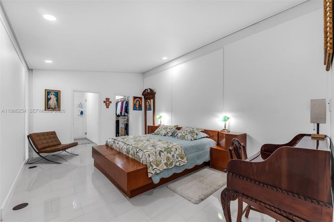 En Venta: $6,000,000 (1.54 acres)