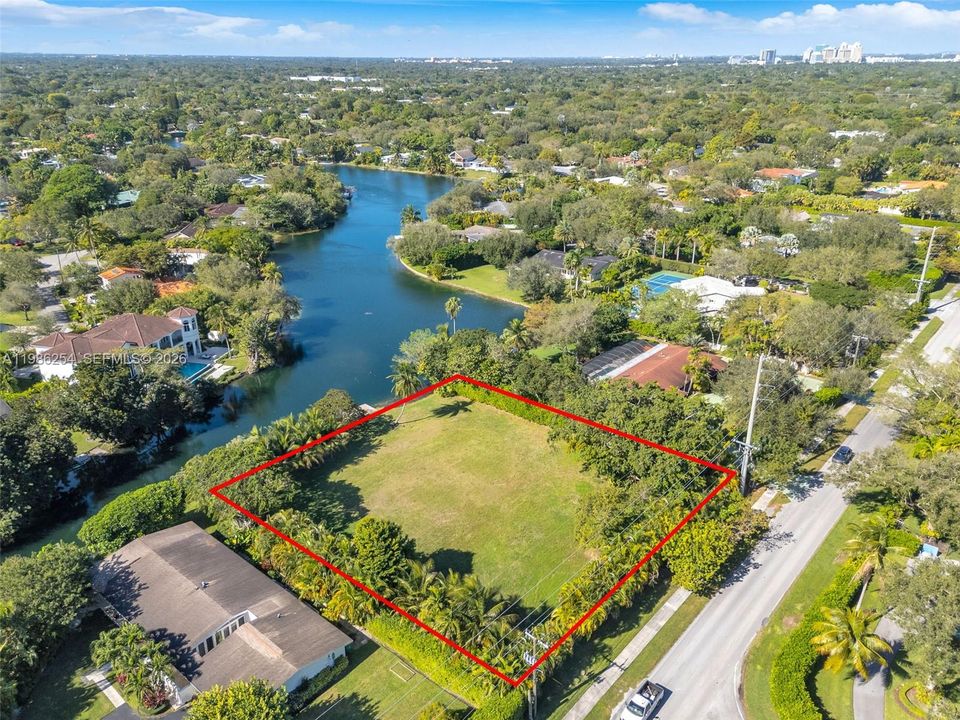 На продажу: $6,000,000 (1.54 acres)