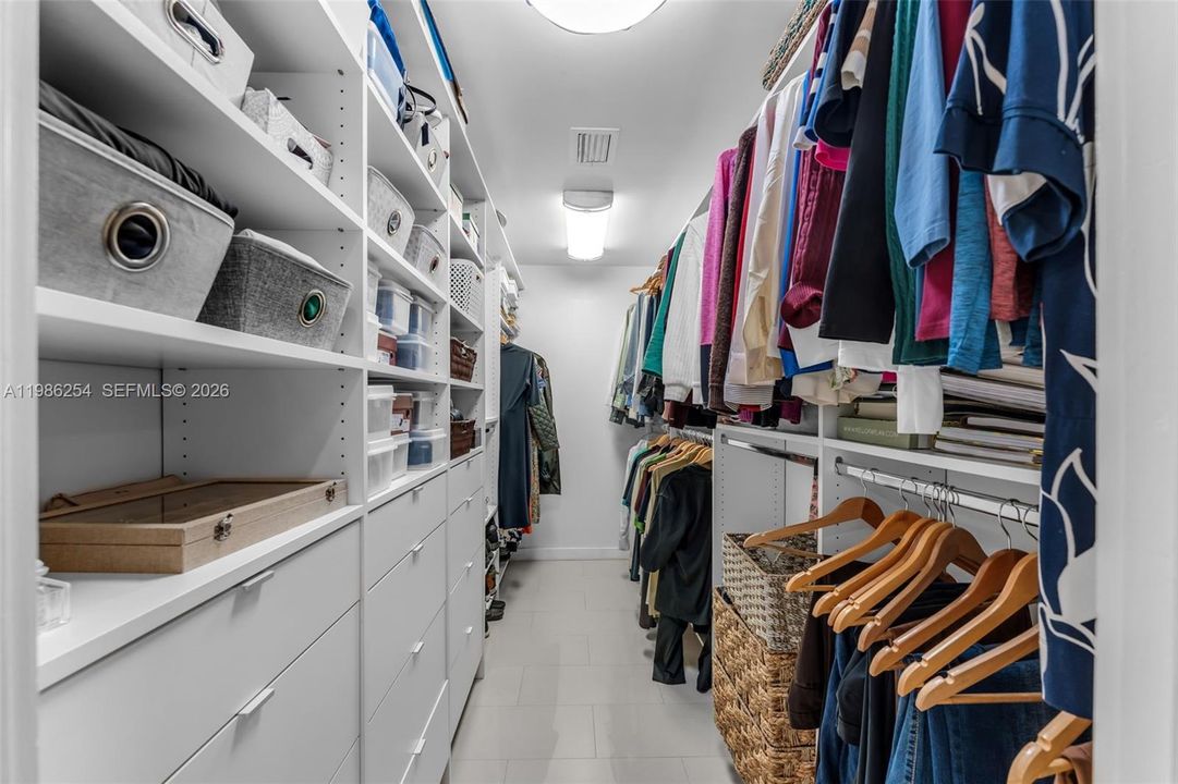 En Venta: $6,000,000 (1.54 acres)