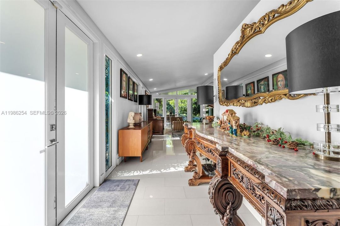 En Venta: $6,000,000 (1.54 acres)