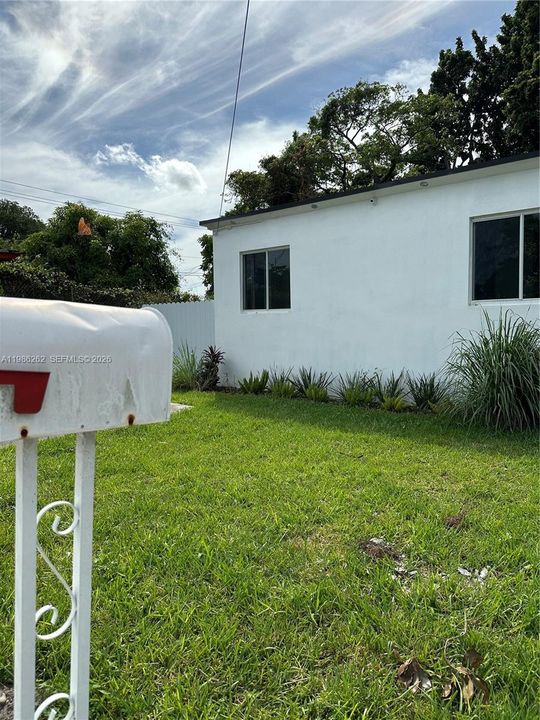 For Sale: $394,000 (3 beds, 1 baths, 800 Square Feet)