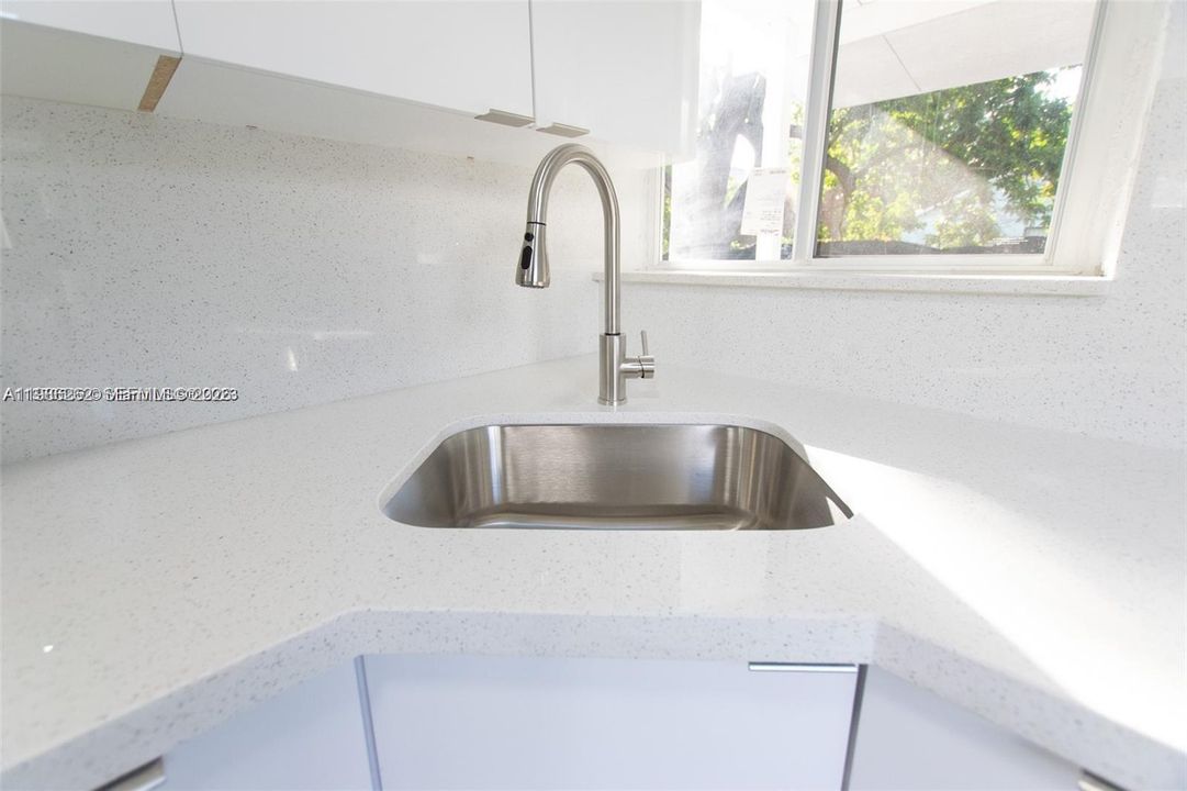For Sale: $394,000 (3 beds, 1 baths, 800 Square Feet)