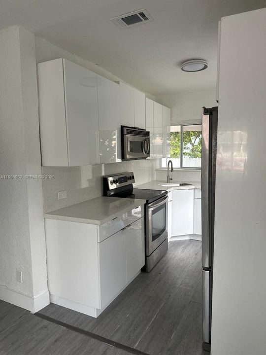 For Sale: $394,000 (3 beds, 1 baths, 800 Square Feet)
