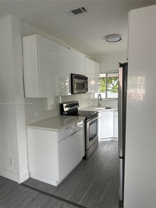 For Sale: $394,000 (3 beds, 1 baths, 800 Square Feet)