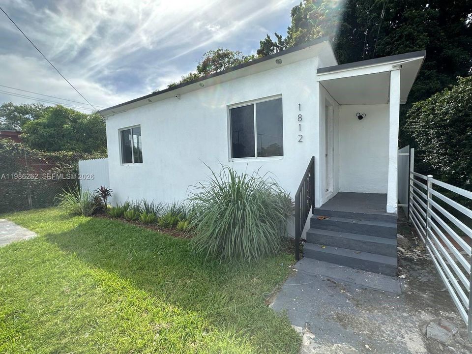 For Sale: $394,000 (3 beds, 1 baths, 800 Square Feet)