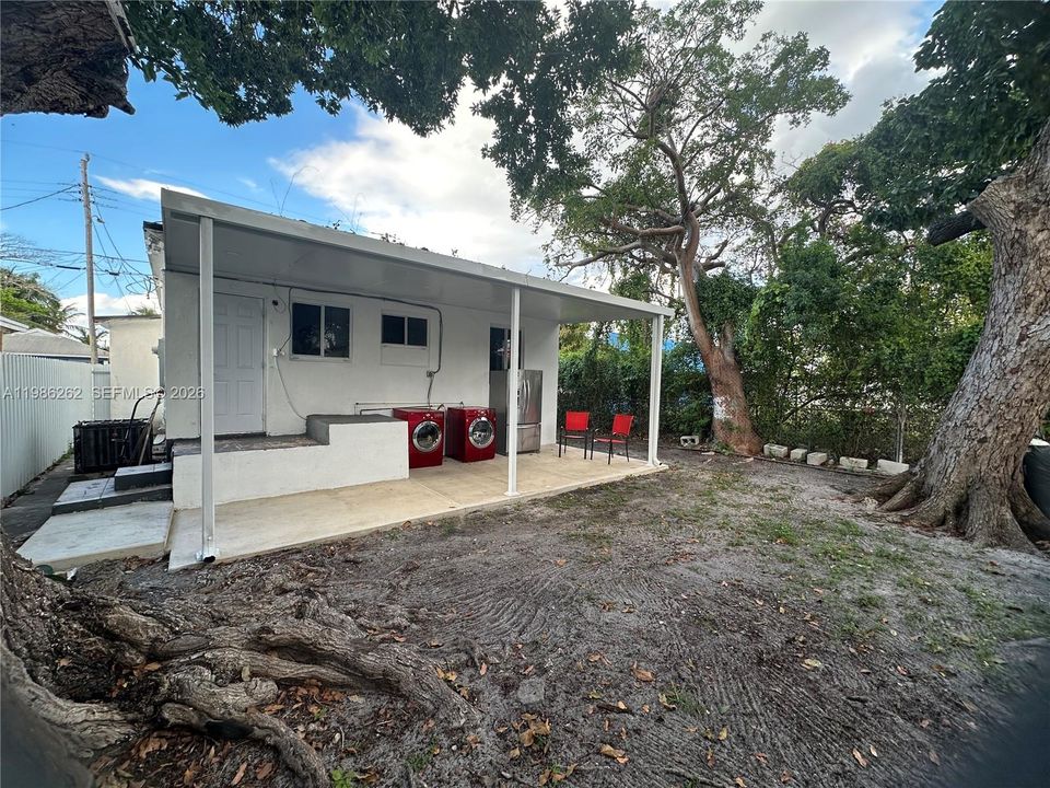 For Sale: $394,000 (3 beds, 1 baths, 800 Square Feet)