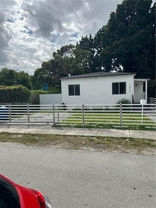 For Sale: $394,000 (3 beds, 1 baths, 800 Square Feet)