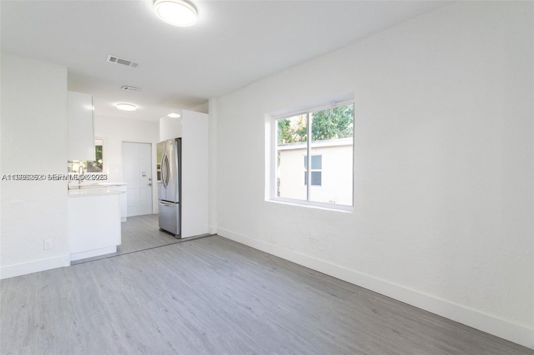 For Sale: $394,000 (3 beds, 1 baths, 800 Square Feet)
