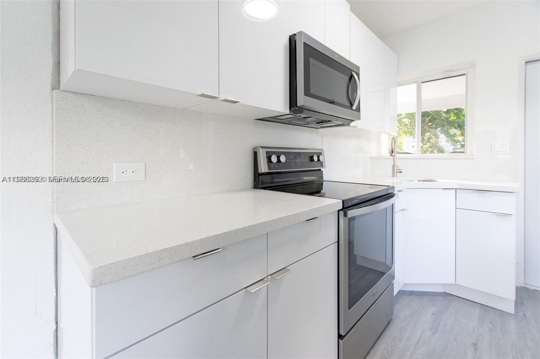 For Sale: $394,000 (3 beds, 1 baths, 800 Square Feet)