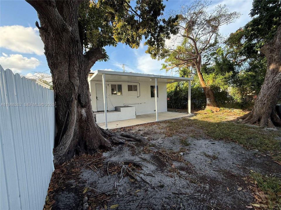 For Sale: $394,000 (3 beds, 1 baths, 800 Square Feet)