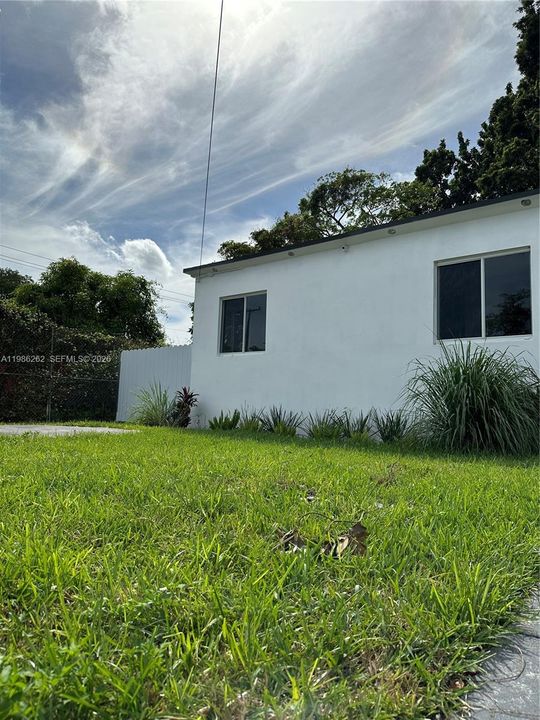 For Sale: $394,000 (3 beds, 1 baths, 800 Square Feet)
