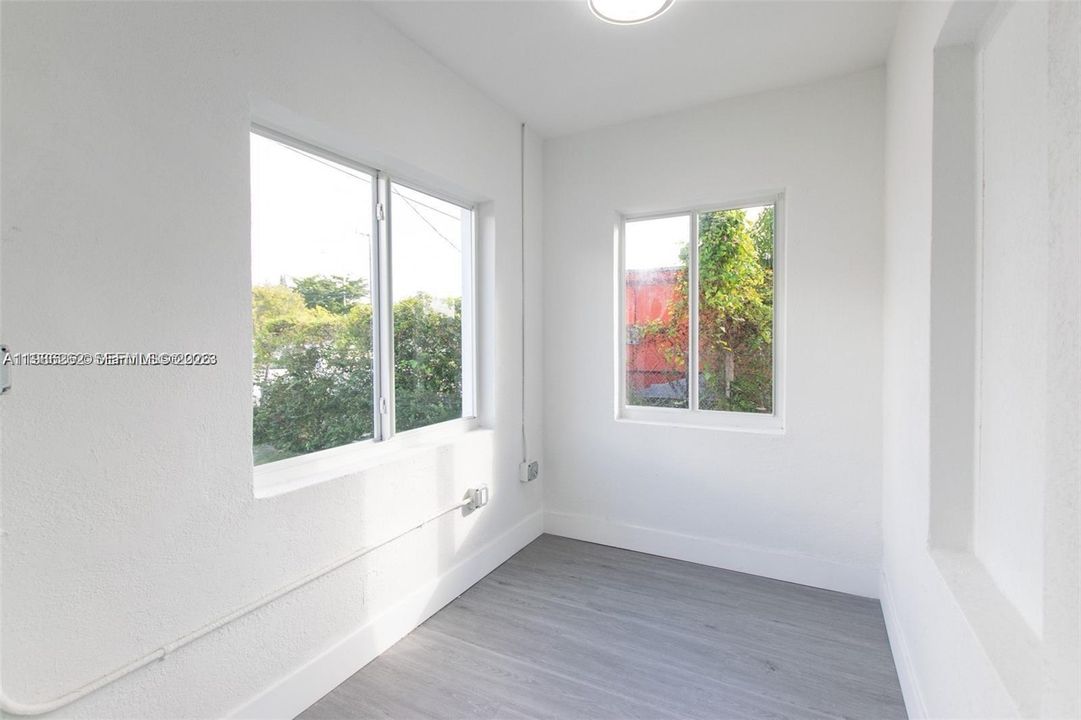 For Sale: $394,000 (3 beds, 1 baths, 800 Square Feet)