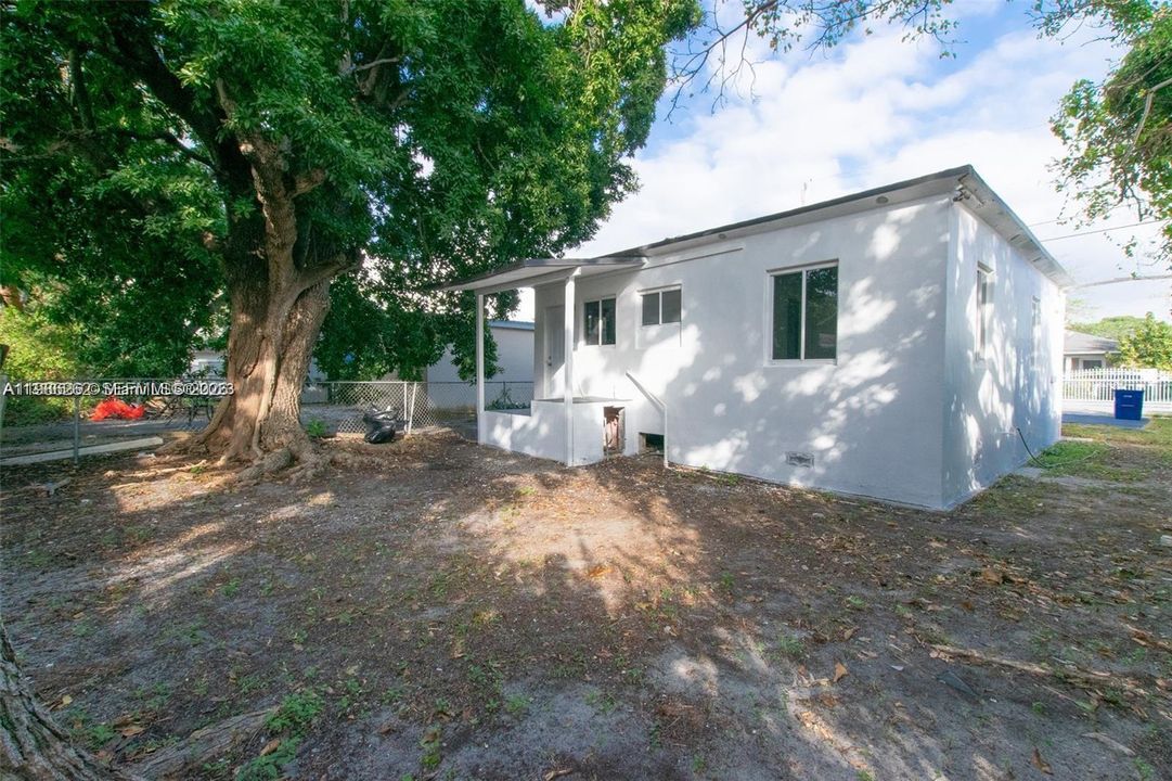 For Sale: $394,000 (3 beds, 1 baths, 800 Square Feet)